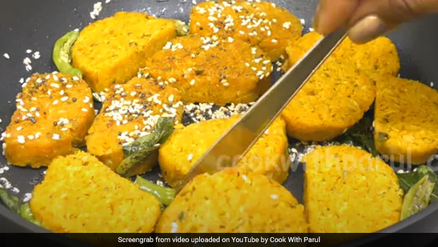 Kobichi Vadi Recipe Video: This Maharashtrian Gobi Snack Is All You Need For A Healthy Morning Meal